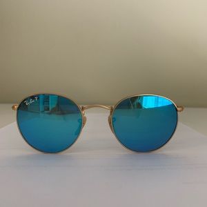 Circular polarized raybans.